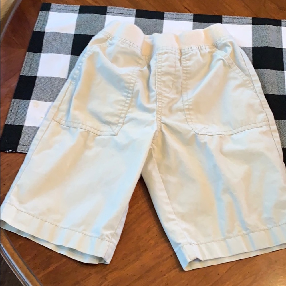 Boys size 6/7 khaki shorts